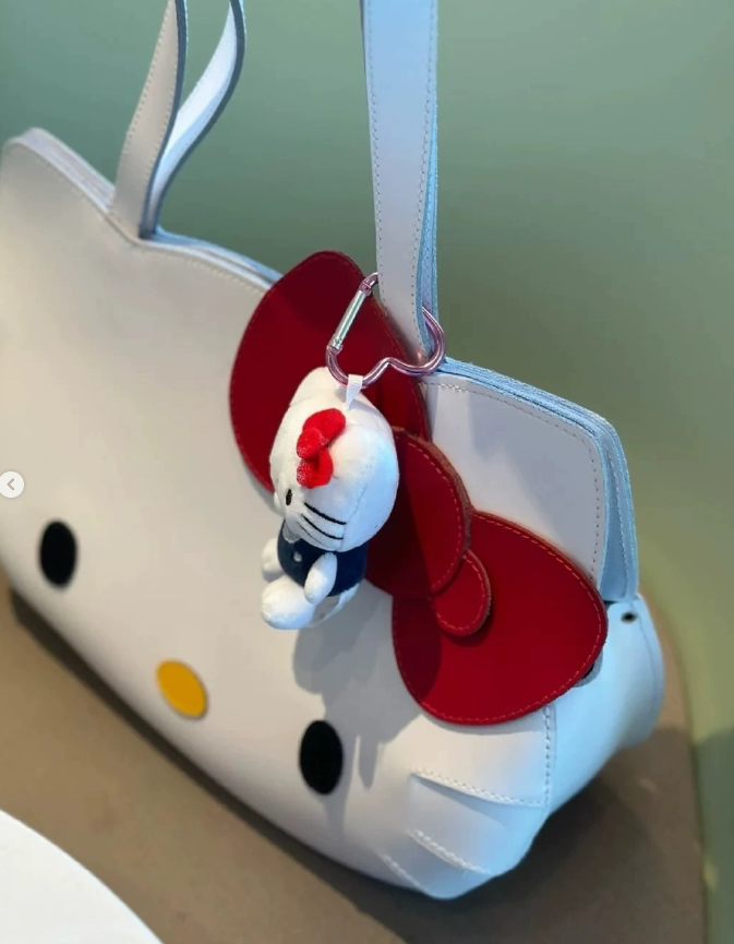 hello kitty handbag